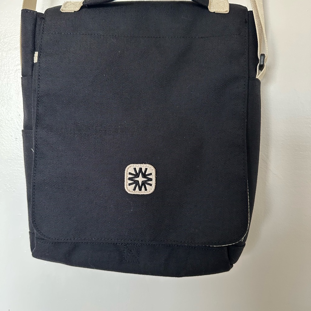 Walker Goods Black Messenger Bag - Picture 4 of 9